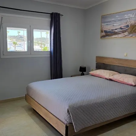 Kamari View House *